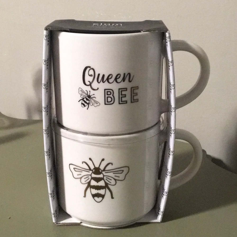 Pair of Queen Bee Coffee Mugs Golden Bees Elum Brand White and Gold Brand New